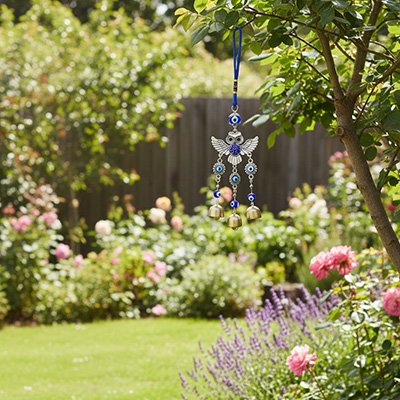 carillon apaisant dans un jardin