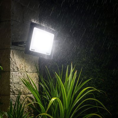 eclairage exterieur luminance sous grosse pluie