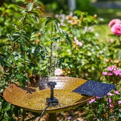 Fontaine solaire dans le jardin
