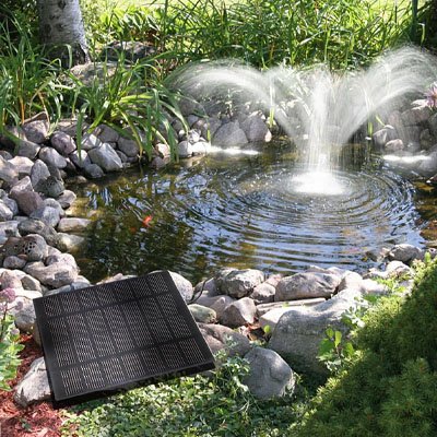 Fontaine solaire dans un étang