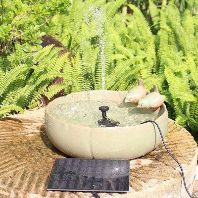 Fontaine solaire sur une table