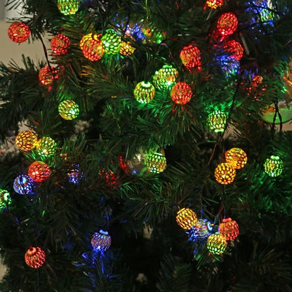 Guirlande lumineuse  magique dans sapin