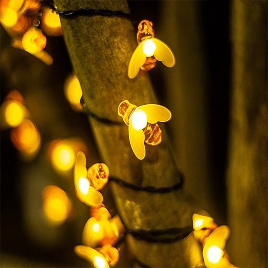 guirlande-lumineuse-solaire-dans-arbre