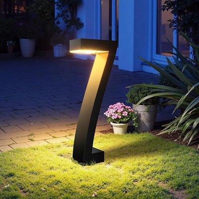 lampe solaire exterieur en forme de 7 sur allee 1